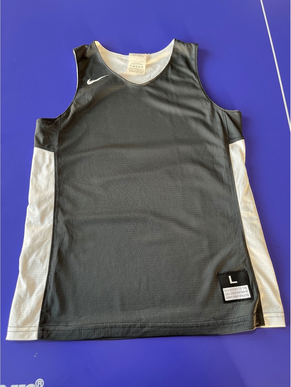 Nike Youth Boys' Black & White Activewear Basketball Jersey Size Large Two-Sided